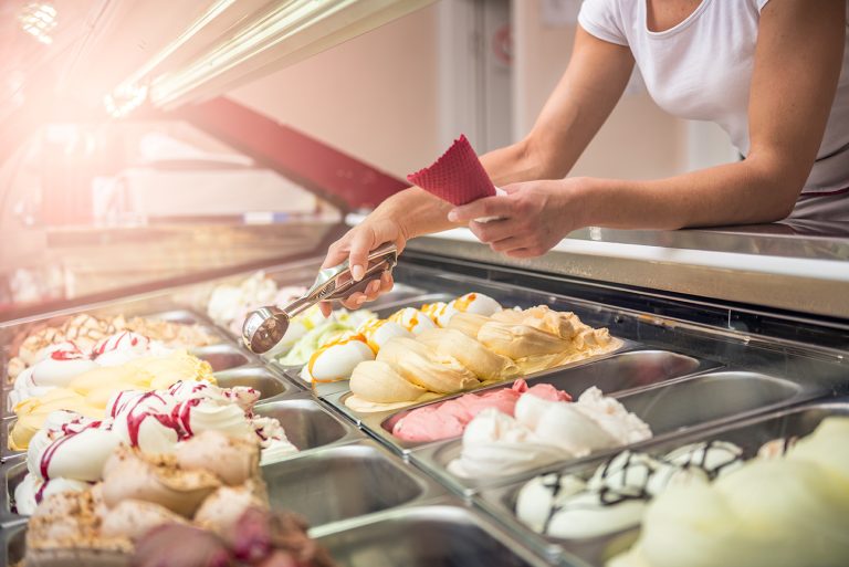 Ijssalon inrichten met HACCP wanden en plafonds